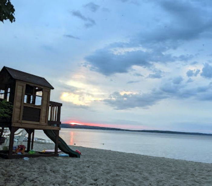 Island View Cottages (Bay Bank Motel) - Web Listing (newer photo)